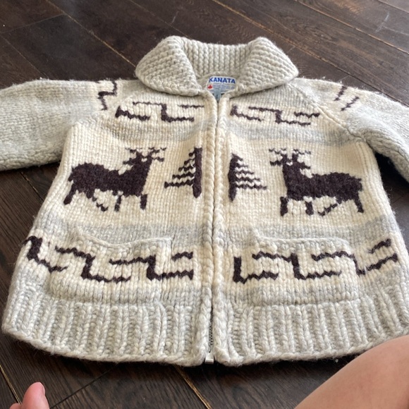 Kanata hand knits sweater - Picture 2 of 4
